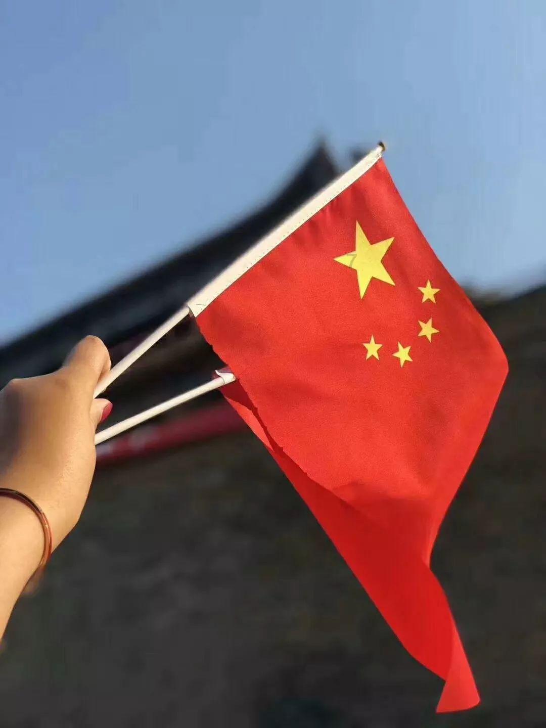苹果visionpro头戴设备正式开售