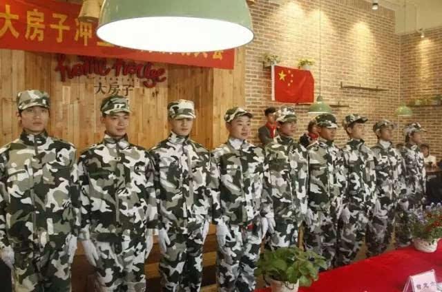 马云现身西班牙开12亿豪华游艇,退休后,他的生活过的怎么样?-专业有问必答平台