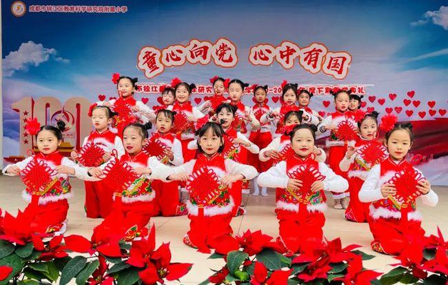 她们说我以前很高冷 可是现在和你谈恋爱了 感觉我变幼稚了很多？游戏画面