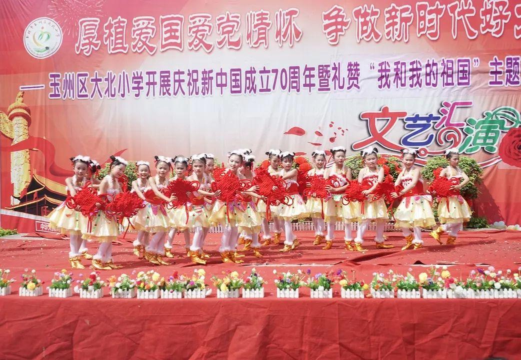可爱的女生解救