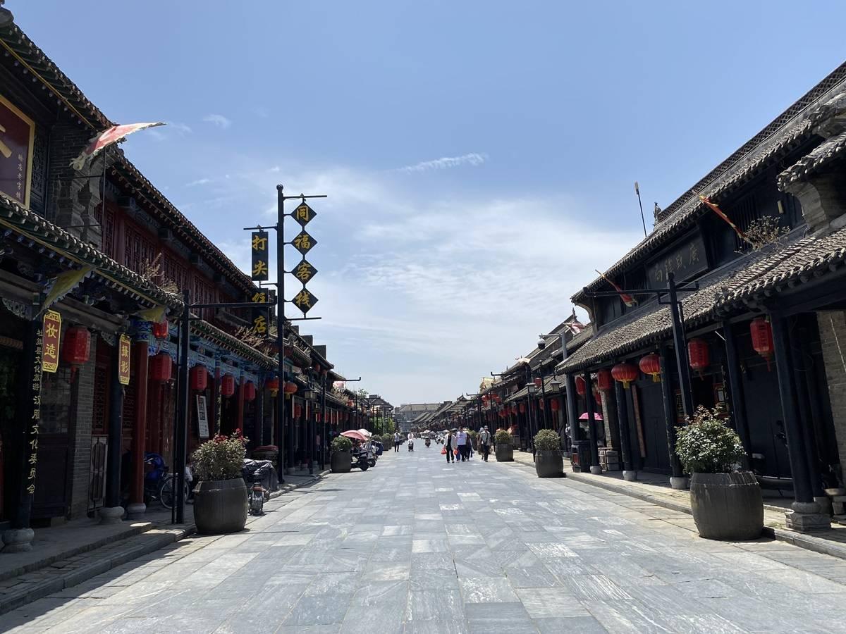华友皮革：仓库中的皮革色号与纹路之美